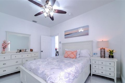 House in Orlando, Florida 5 bedrooms, 288.65 sq.m. № 2223545 - photo 14