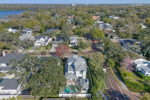 House in Winter Park, Florida 4 bedrooms, 288.37 sq.m. № 1911643 - photo 5