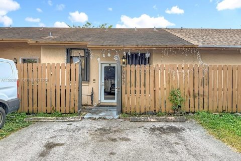 Touwnhouse à vendre à Hialeah, Floride: 2 chambres, 101.17 m2 № 2056272 - photo 20
