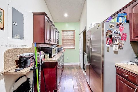 Touwnhouse à vendre à Hialeah, Floride: 2 chambres, 101.17 m2 № 2056272 - photo 6