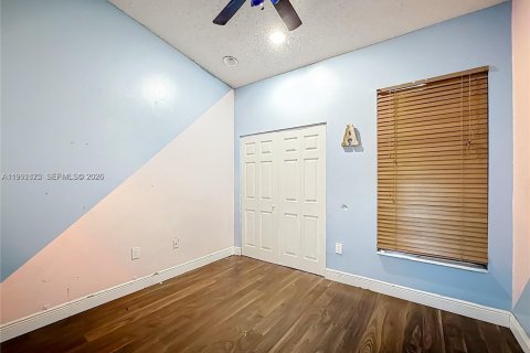 Touwnhouse à vendre à Hialeah, Floride: 2 chambres, 101.17 m2 № 2056272 - photo 24