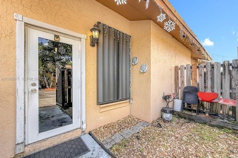 Touwnhouse à vendre à Hialeah, Floride: 2 chambres, 101.17 m2 № 2056272 - photo 21