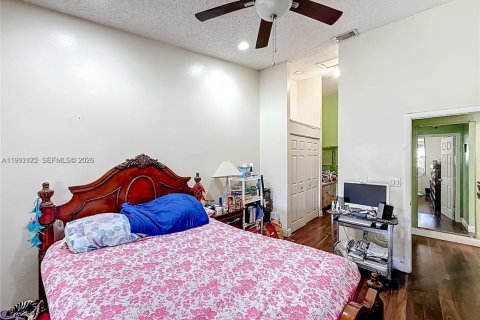 Touwnhouse à vendre à Hialeah, Floride: 2 chambres, 101.17 m2 № 2056272 - photo 15