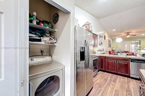 Touwnhouse à vendre à Hialeah, Floride: 2 chambres, 101.17 m2 № 2056272 - photo 4