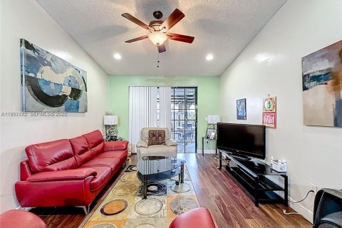 Adosado en Hialeah, Florida 2 dormitorios, 101.17 m2 № 2056272