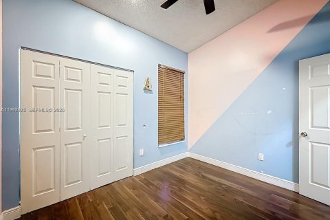 Touwnhouse à vendre à Hialeah, Floride: 2 chambres, 101.17 m2 № 2056272 - photo 25