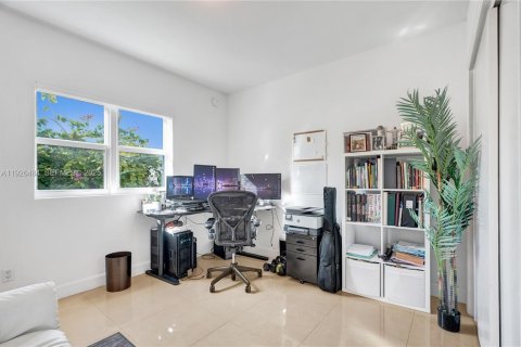 Купить кондоминиум в Норт-Майами, Флорида 3 спальни, 190.26м2, № 1986428 - фото 15