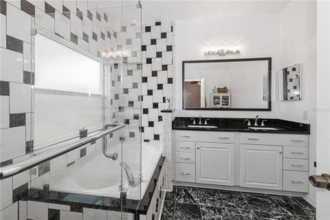 House in Orlando, Florida 3 bedrooms, 167.6 sq.m. № 1673086 - photo 28