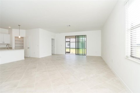 House in Port Charlotte, Florida 4 bedrooms, 188.78 sq.m. № 1909228 - photo 13