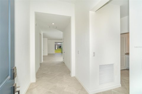House in Port Charlotte, Florida 4 bedrooms, 188.78 sq.m. № 1909228 - photo 6