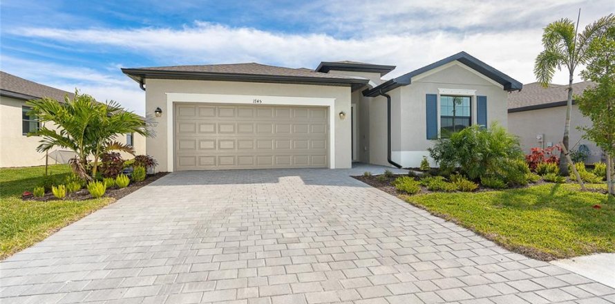 House in Port Charlotte, Florida 4 bedrooms, 188.78 sq.m. № 1909228