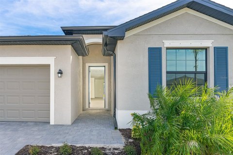 House in Port Charlotte, Florida 4 bedrooms, 188.78 sq.m. № 1909228 - photo 4