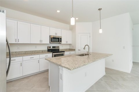 House in Port Charlotte, Florida 4 bedrooms, 188.78 sq.m. № 1909228 - photo 8