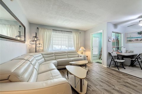 House in Largo, Florida 1 bedroom, 50.54 sq.m. № 2096567 - photo 7