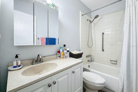 House in Largo, Florida 1 bedroom, 50.54 sq.m. № 2096567 - photo 17