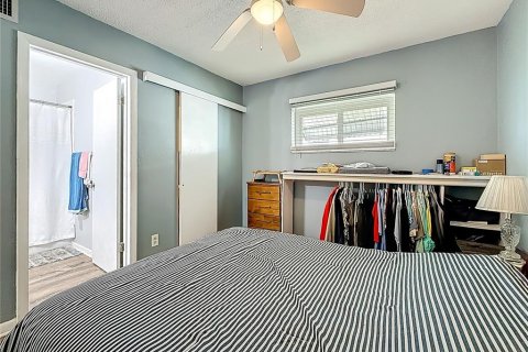 House in Largo, Florida 1 bedroom, 50.54 sq.m. № 2096567 - photo 14
