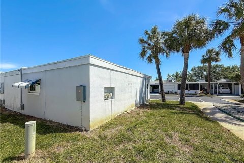 House in Largo, Florida 1 bedroom, 50.54 sq.m. № 2096567 - photo 18