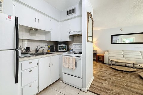 House in Largo, Florida 1 bedroom, 50.54 sq.m. № 2096567 - photo 11