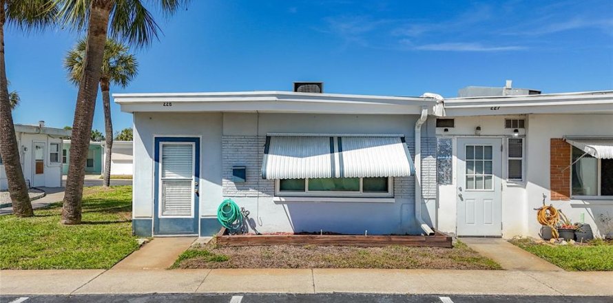 House in Largo, Florida 1 bedroom, 50.54 sq.m. № 2096567