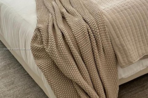 House in Biscayne Park, Florida 3 bedrooms, 179.95 sq.m. № 1946579 - photo 4