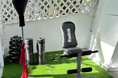 House in Biscayne Park, Florida 3 bedrooms, 179.95 sq.m. № 1946579 - photo 12