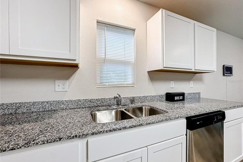 Casa en venta en Kissimmee, Florida, 4 dormitorios, 223.34 m2 № 1918424 - foto 13