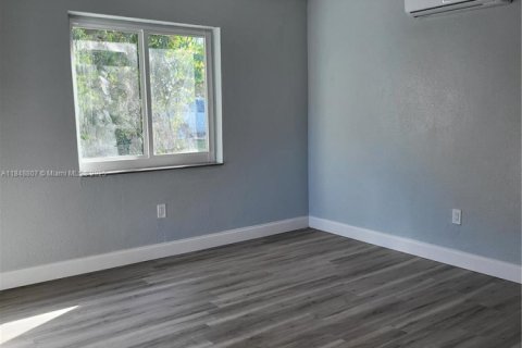 Снять в аренду коммерческую недвижимость в Майами, Флорида 1 спальня, 37.16м2, № 1962355 - фото 6