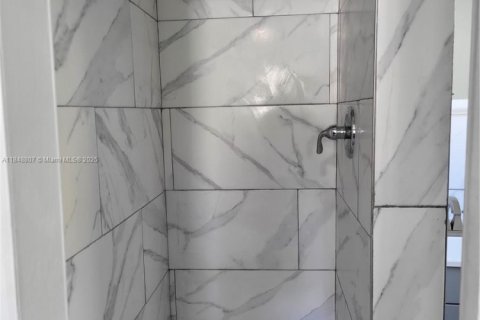 Снять в аренду коммерческую недвижимость в Майами, Флорида 1 спальня, 37.16м2, № 1962355 - фото 7