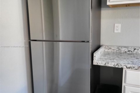 Снять в аренду коммерческую недвижимость в Майами, Флорида 1 спальня, 37.16м2, № 1962355 - фото 8