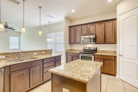 House in Orlando, Florida 5 bedrooms, 309.36 sq.m. № 1854318 - photo 11