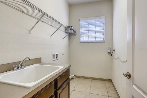 House in Orlando, Florida 5 bedrooms, 309.36 sq.m. № 1854318 - photo 20