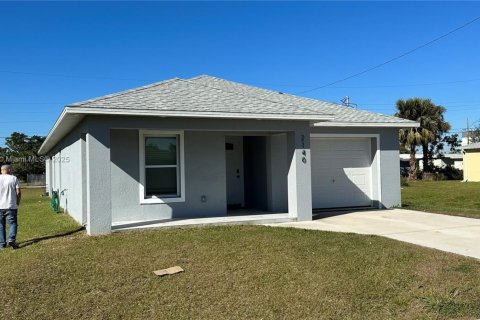 Villa ou maison à vendre à Fort Myers, Floride: 4 chambres, 145.48 m2 № 1942611 - photo 2