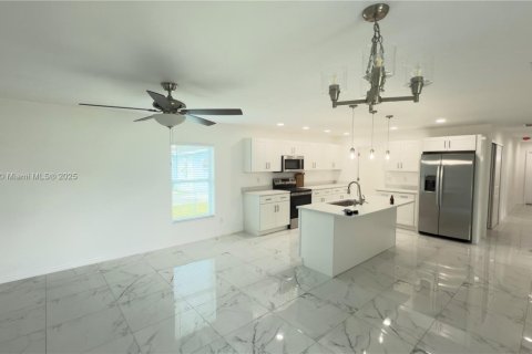 Villa ou maison à vendre à Fort Myers, Floride: 4 chambres, 145.48 m2 № 1942611 - photo 5