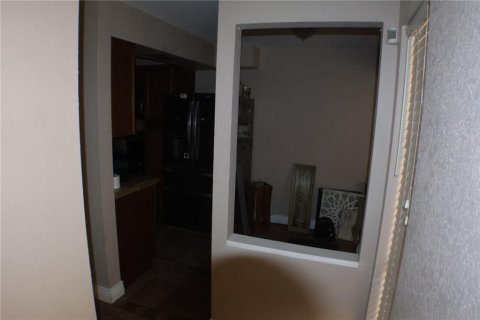 Condo in Titusville, Florida, 2 bedrooms № 2198164 - photo 11