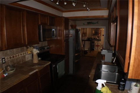 Condo in Titusville, Florida, 2 bedrooms № 2198164 - photo 9