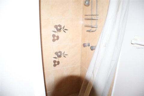 Condo in Titusville, Florida, 2 bedrooms № 2198164 - photo 28