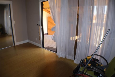 Condo in Titusville, Florida, 2 bedrooms № 2198164 - photo 26