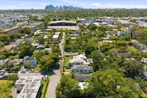 Casa en venta en Miami, Florida, 6 dormitorios, 112.5 m2 № 2250574 - foto 22