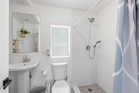 Casa en venta en Miami, Florida, 6 dormitorios, 112.5 m2 № 2250574 - foto 15
