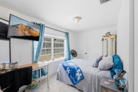 Casa en venta en Miami, Florida, 6 dormitorios, 112.5 m2 № 2250574 - foto 13