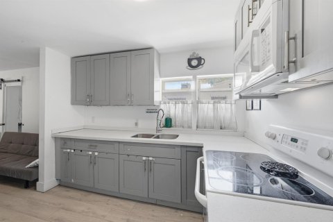 Casa en venta en Miami, Florida, 6 dormitorios, 112.5 m2 № 2250574 - foto 11