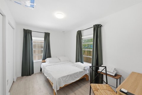 Casa en venta en Miami, Florida, 6 dormitorios, 112.5 m2 № 2250574 - foto 12