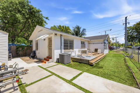 Casa en venta en Miami, Florida, 6 dormitorios, 112.5 m2 № 2250574 - foto 6