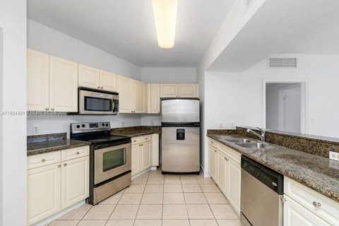 Condo in Miami, Florida, 3 bedrooms  № 1955399 - photo 21