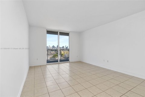 Condo in Miami, Florida, 3 bedrooms  № 1955399 - photo 7