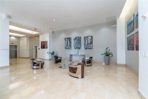 Condo in Miami, Florida, 3 bedrooms  № 1955399 - photo 20