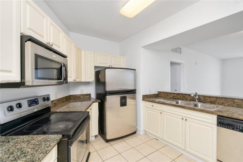 Condo in Miami, Florida, 3 bedrooms  № 1955399 - photo 28
