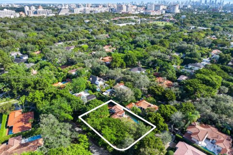 House in Coral Gables, Florida 3 bedrooms, 158.68 sq.m. № 2008692 - photo 6