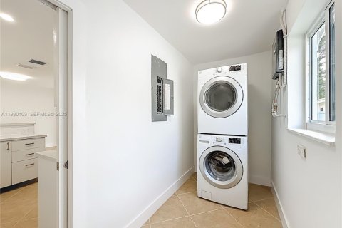 House in Hollywood, Florida 3 bedrooms, 150.97 sq.m. № 1990520 - photo 28