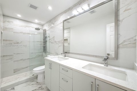 House in Hollywood, Florida 3 bedrooms, 150.97 sq.m. № 1990520 - photo 27
